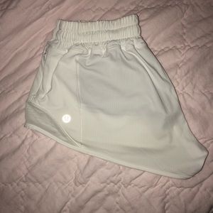 Lululemon Hotty Hot 2.5” shorts new style